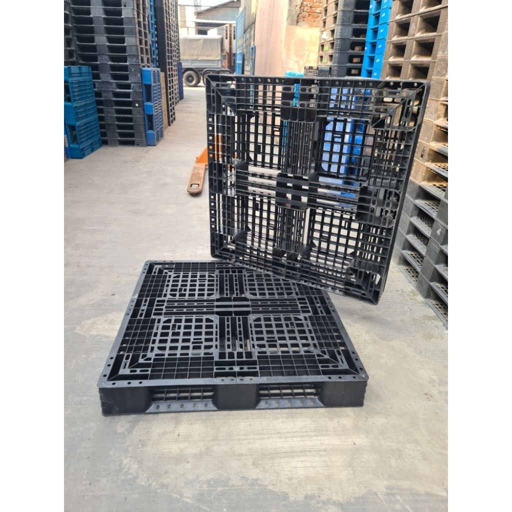 

palet plastik ukuran 110x110x15 cm