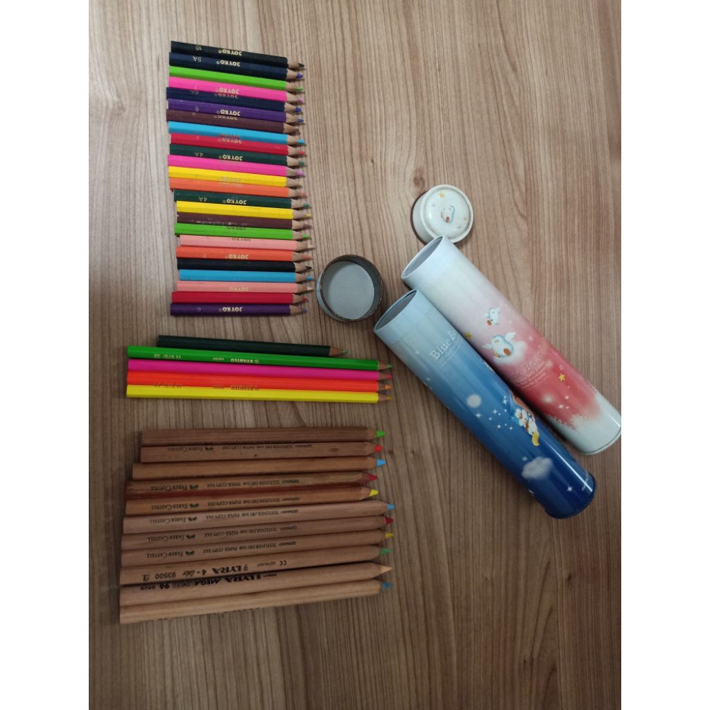 

Pensil warna dan kotak Pensil Paketan