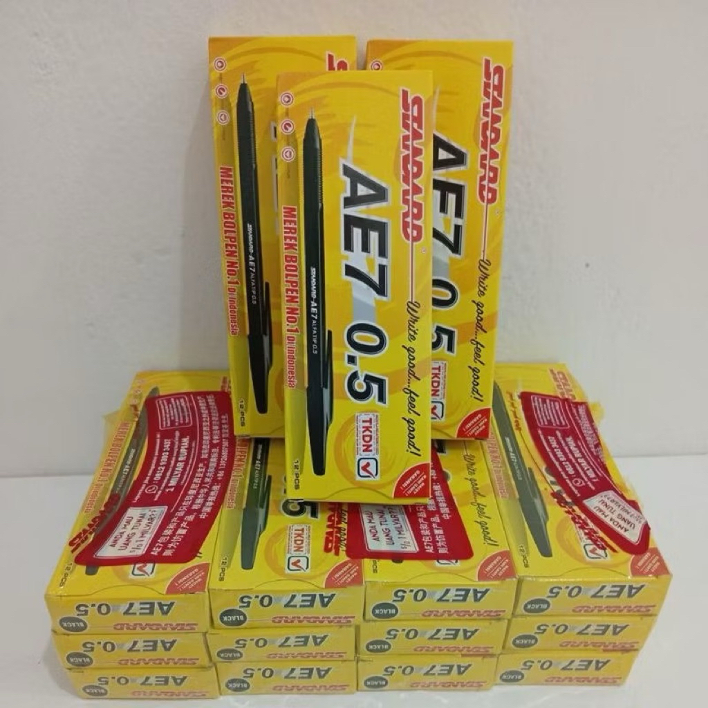 

pulpen standart AE7 0.5 hitam isi 12 pcs