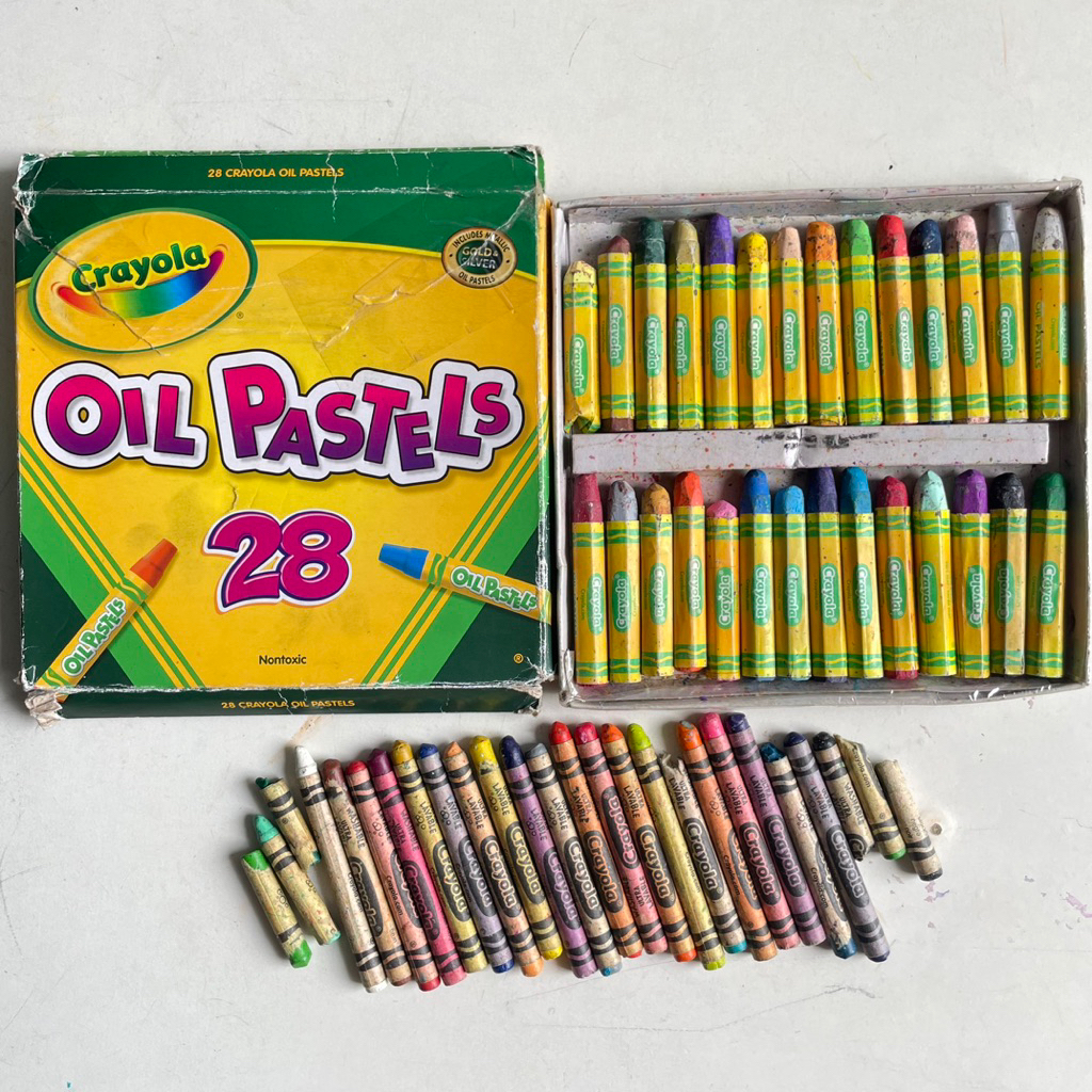 

Preloved TAKE ALL Crayola Oil Pastels Crayon Colors Washable Non Toxic Warnai Mainan Edukasi Anak Peralatan Sekolah Menggambar Spidol Pensil Warna Second Bekas