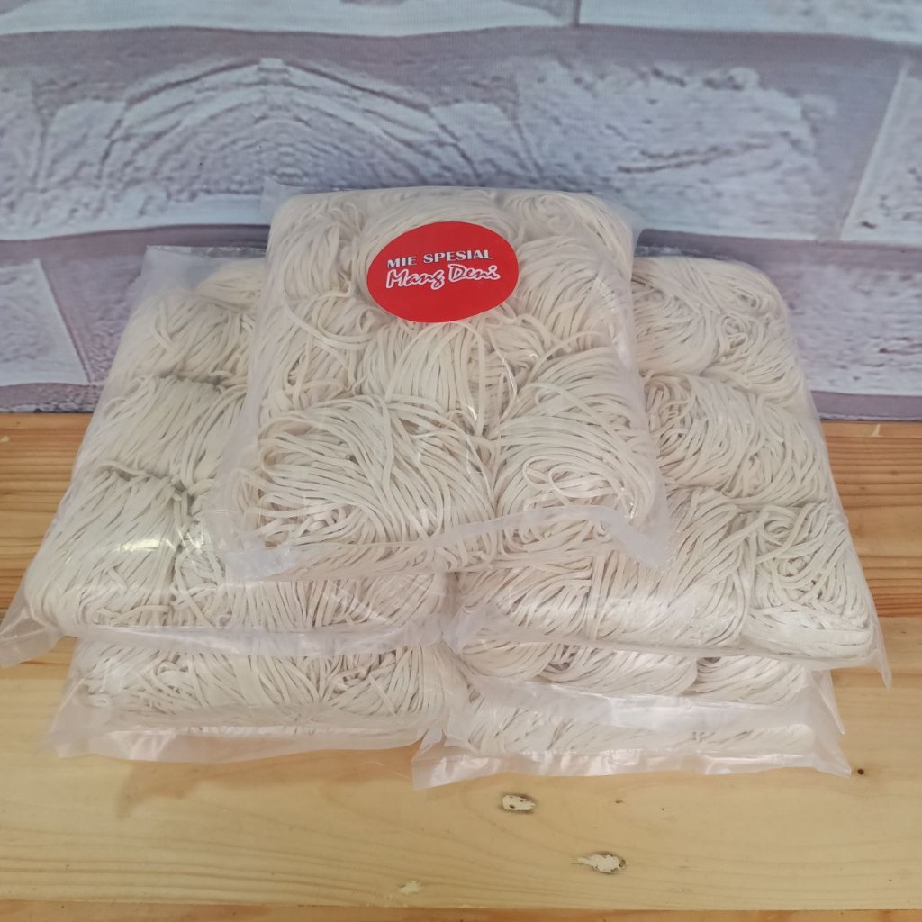 

Mie Spesial Kenyal Lentur 1kg - Halal, Tanpa Pengawet, Kualitas Premium untuk Masakan Lezat dan Nikmat