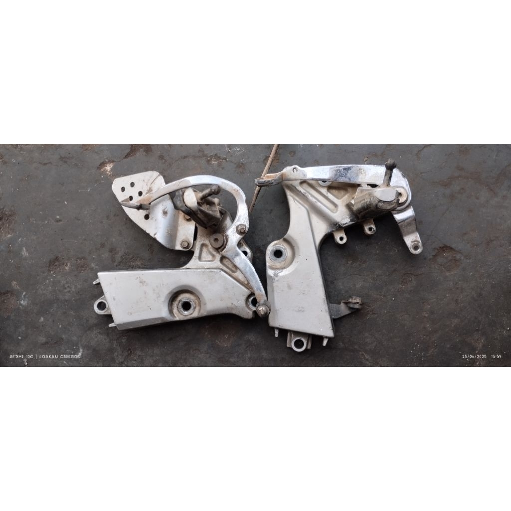 footstep depan set Yamaha BYSON karbu original