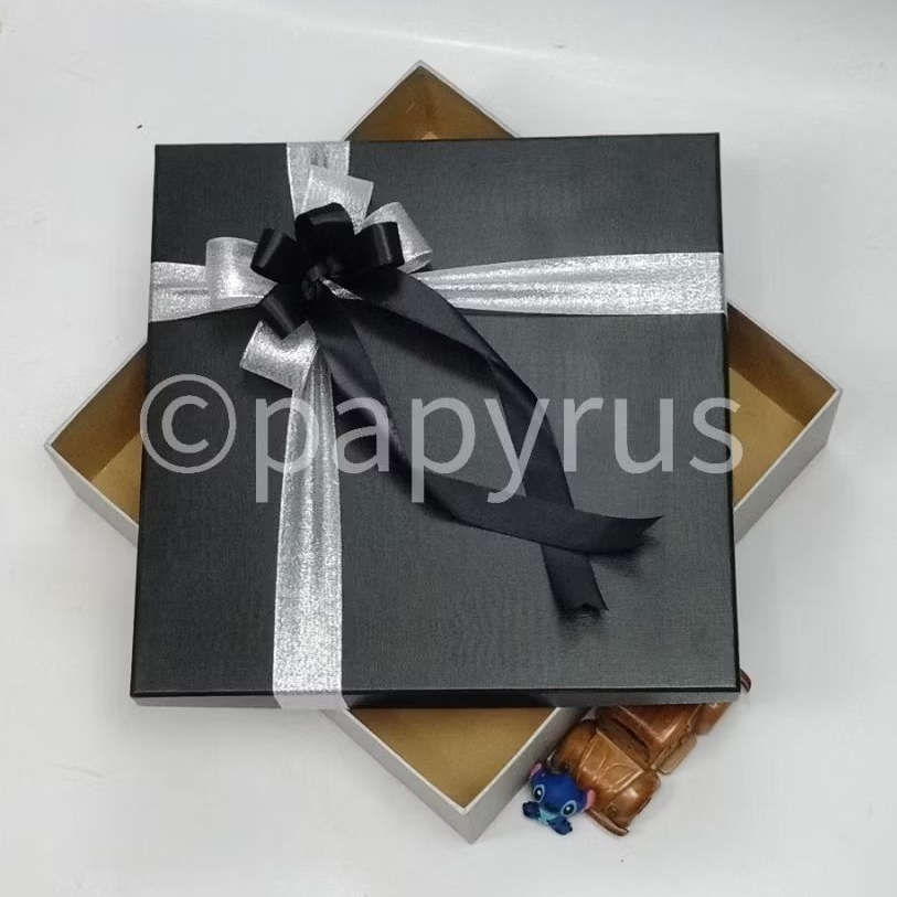 

PAPYRUS Kombinasi 35x35 Tinggi 8cm Kotak Kado Gift Box V3