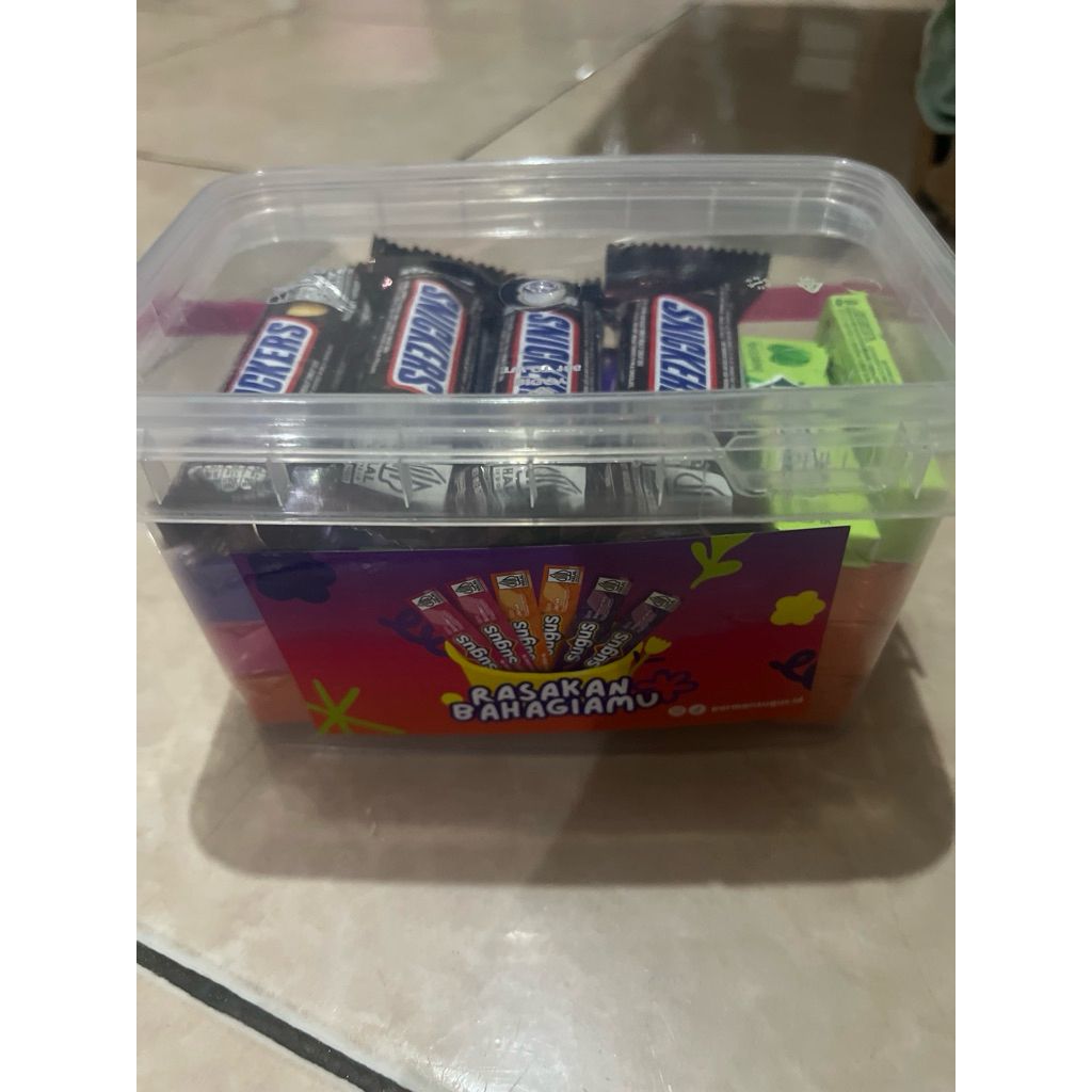 

set 4 snicker 20 sugus dan 3 permen