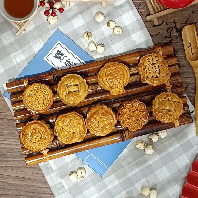 

Hamper Mooncake - Paket EPIC 6 - Isi 6 Mini Mooncake 50 Gr.