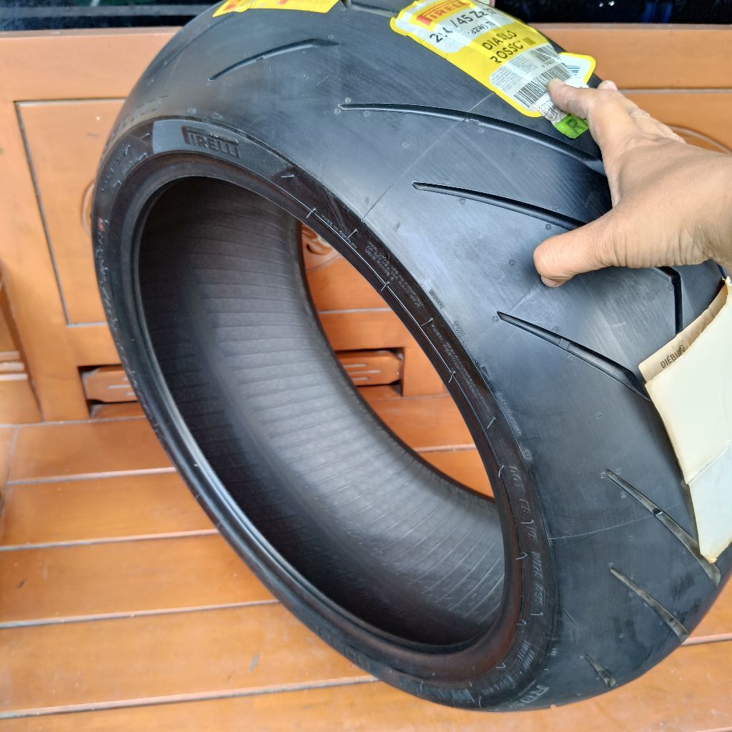Ban ring 17 240/45 Pirelli Diablo Rosso lll THN produksi 2017