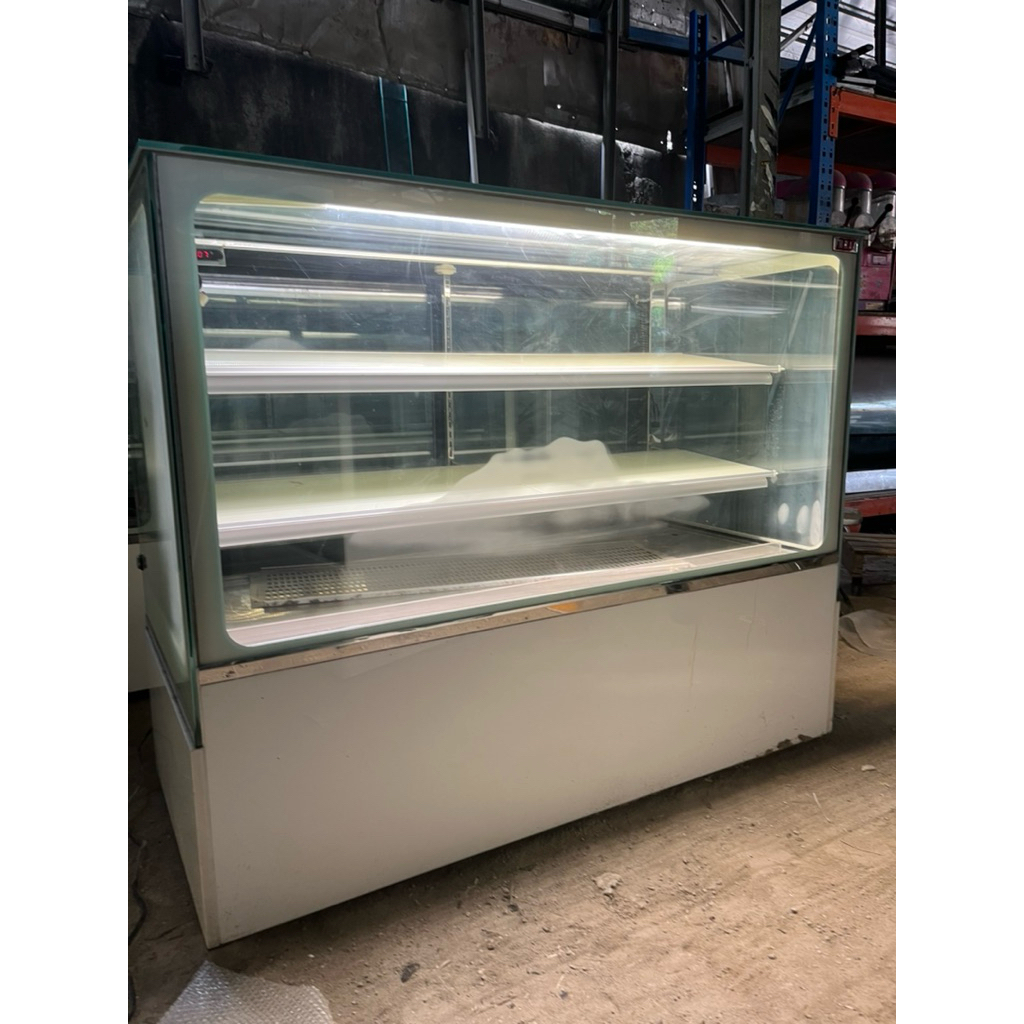 Cake showcase MRA panjang 150 cm