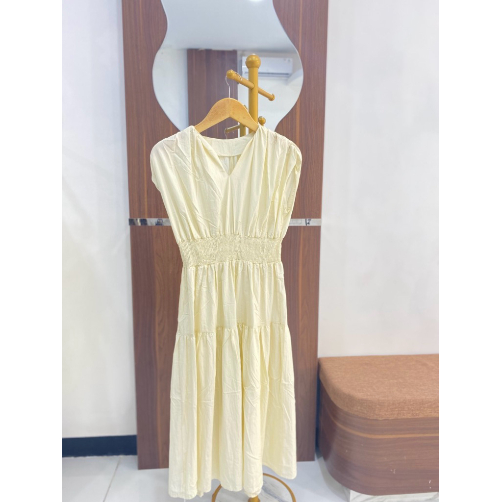 Dress Putih Lengan Pendek