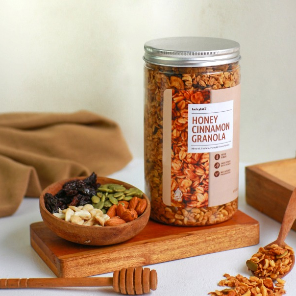 

READY STOCK Honey Cinnamon Granola - Almond, Cashew, Pumpkin Seed, Raisins - NO SUGAR - LUCKYBITE