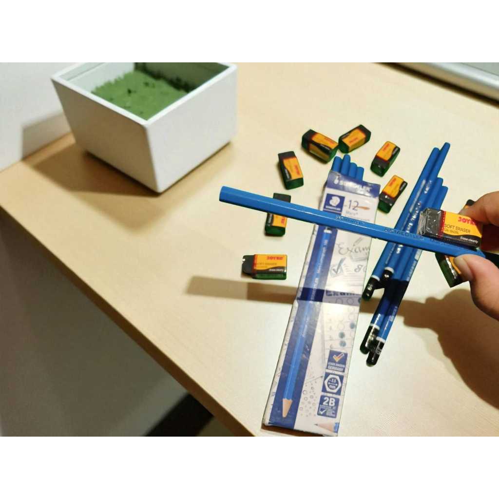 

(PAKET HEMAT) Pensil STAEDTLER 1 Pack Isi (12 pcs) + Penghapus Joyko Hitam Isi (10 Pcs)