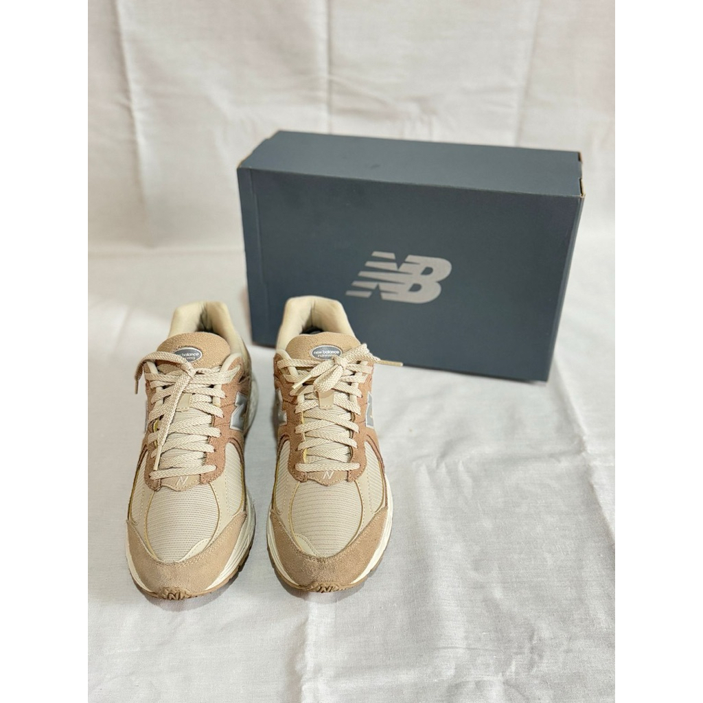 New Balance 2002r | Size 42.5 EU | Beige | 100% Authentic | Second