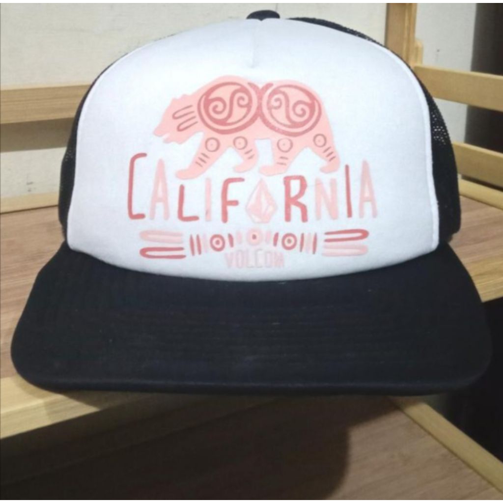 Topi Trucker California Cali Bear Volcom Original