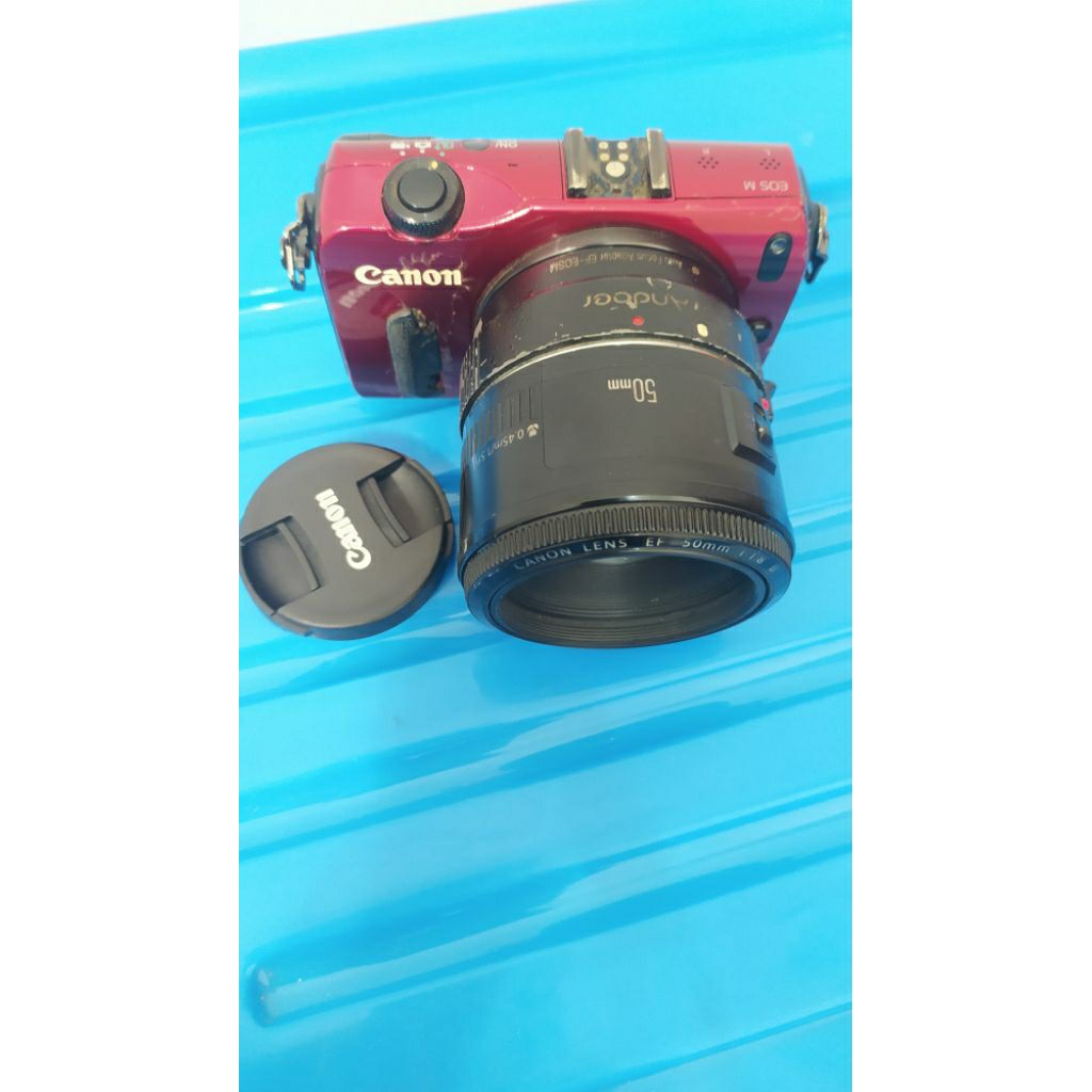 kamera Canon Eos M merah plus lensa fix 50mm