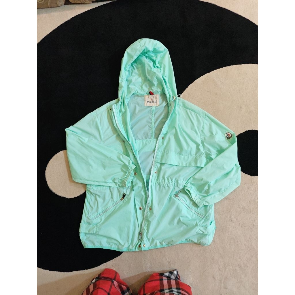 Jaket Running Casual Windbreaker trhiting PreLoved Moncler warna Pekat
