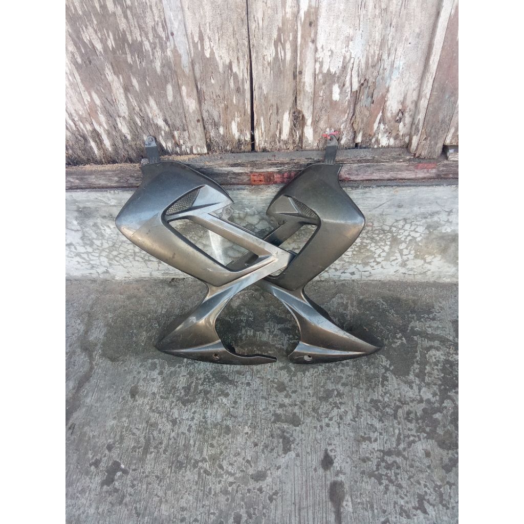 sayap luar motor Suzuki Satria Fu barong warna abu-abu 2005/2012 original bekas copotan second