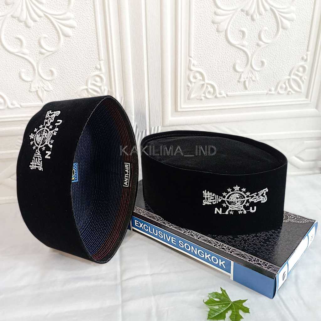 PECI SONGKOK KOPIAH HITAM POLOS LOGO NU BORDIR SILVER BAHAN BELUDRU - PECI PRIA MODEL TERBARU NAHDAT