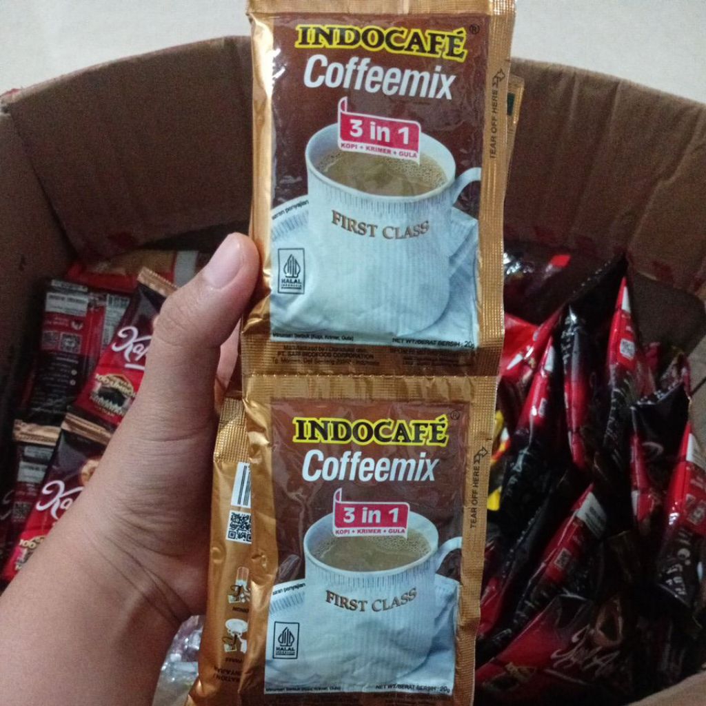 

Kopi Indocafe Coffemix ( 1 renceng 10 sachet )