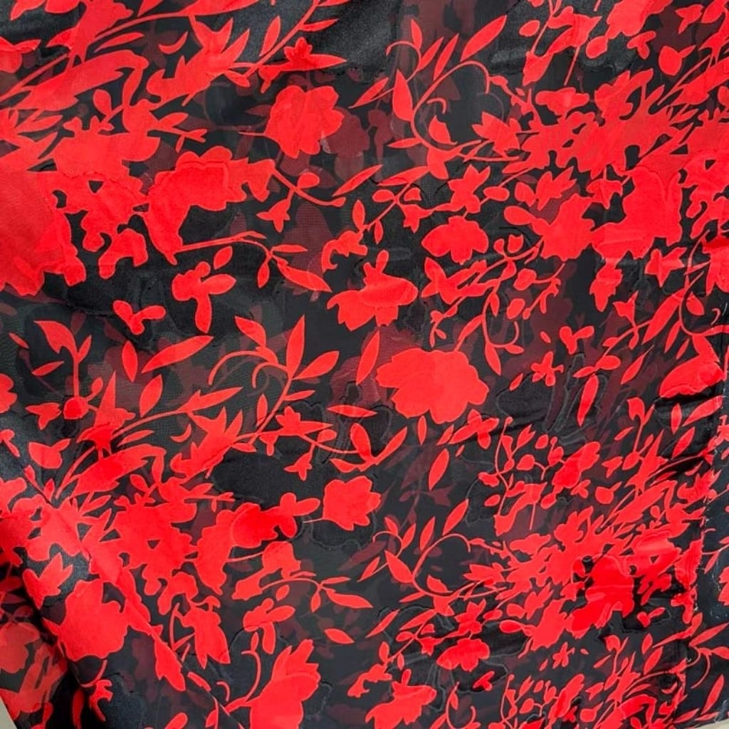 Kain Sifon Uragiri Motif Bunga Merah Menyala – Bahan Tipis Elegan, Cocok untuk Kebaya & Dress kyt