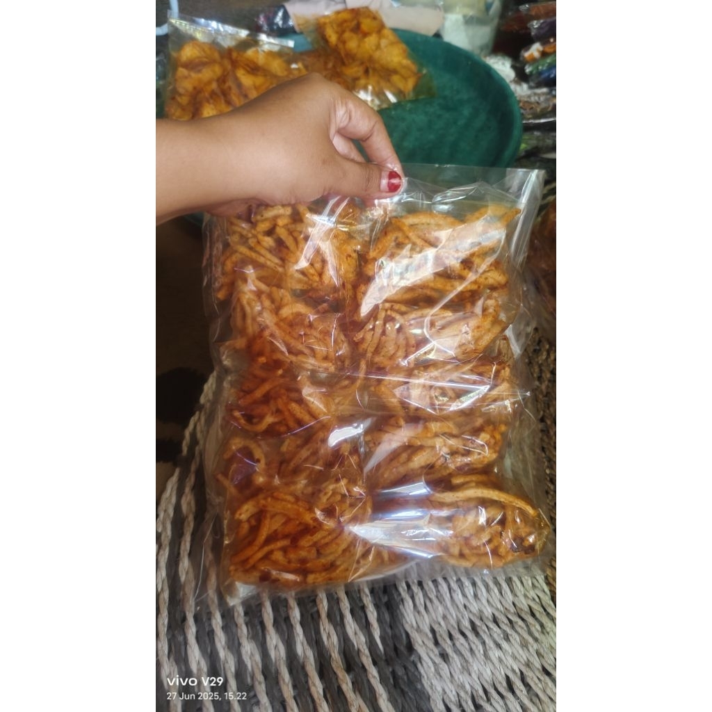 

Kripik mie lingkar khas padangsidimpuan