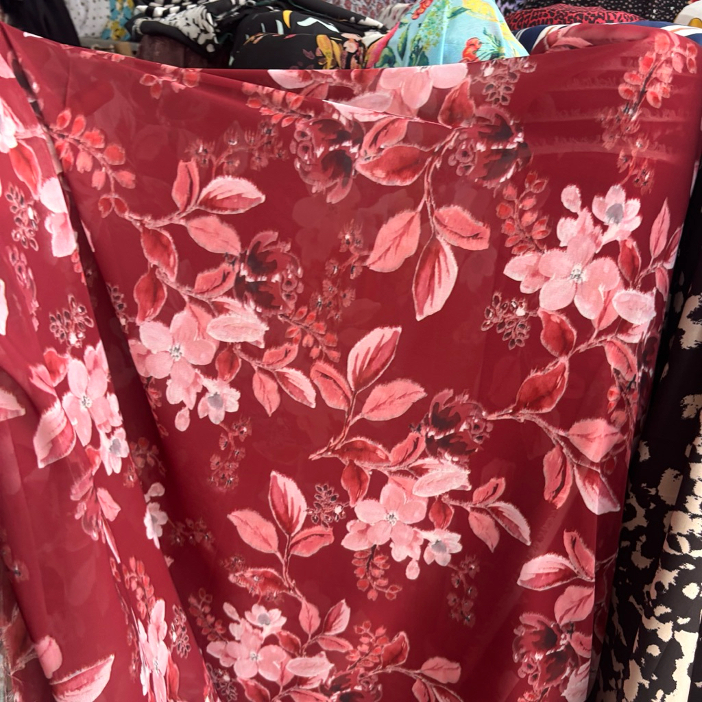 Kain Ceruty Motif Bunga – Bahan Lembut, Jatuh & Adem untuk Gamis/Blouse kebaya