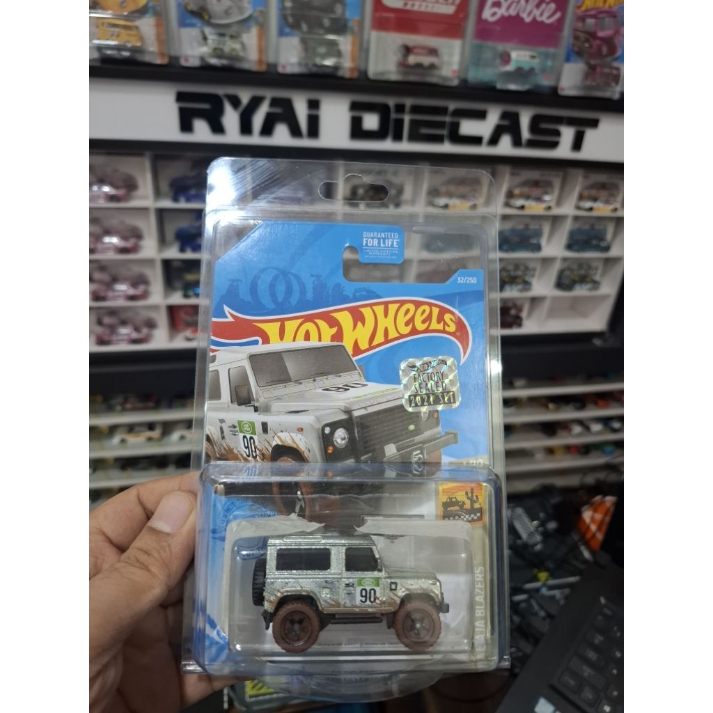 Land rover defender 90 zamac + factory sealed