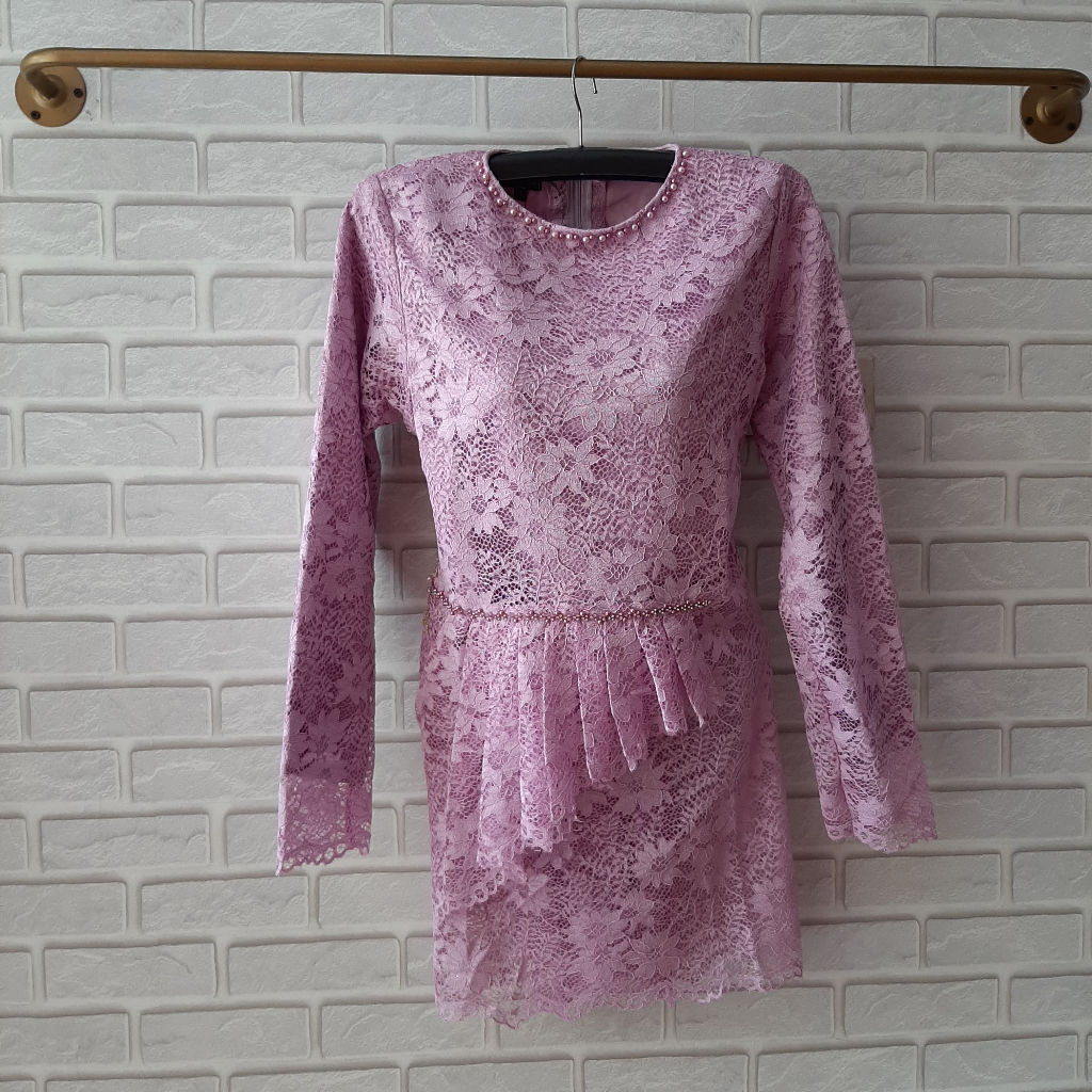 Kebaya ungu payet leher