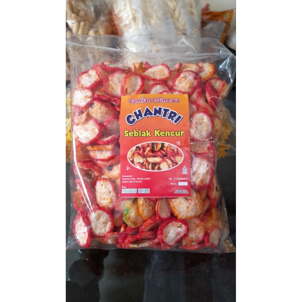 

Snack Ringan Kerupuk Seblak Kencur Pedas 250gram CHANTRI
