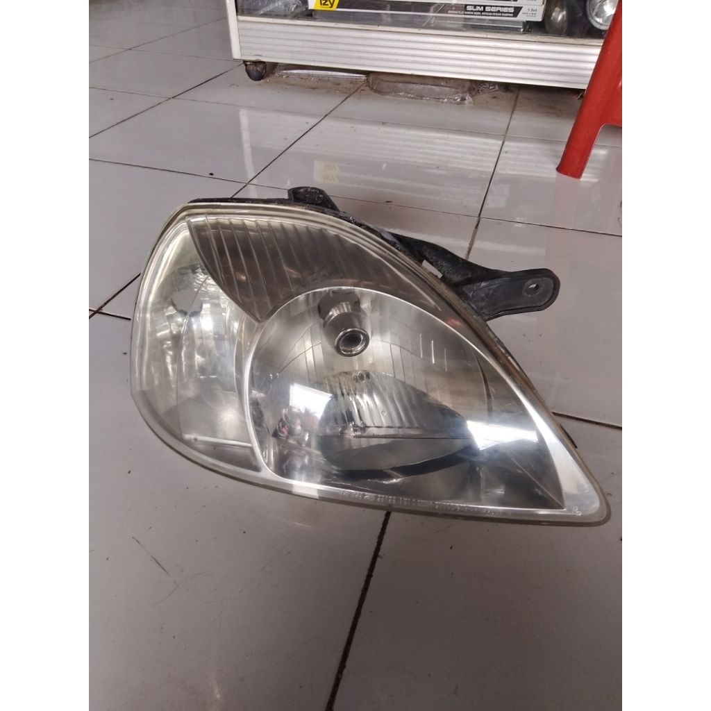 Lampu depan KIA Rio 2002/2006(kanan)
