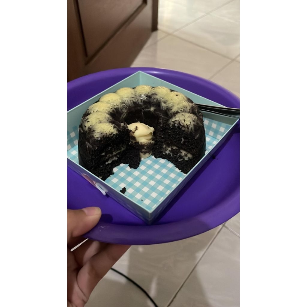 

Bolu ketan hitam isi keju lumer