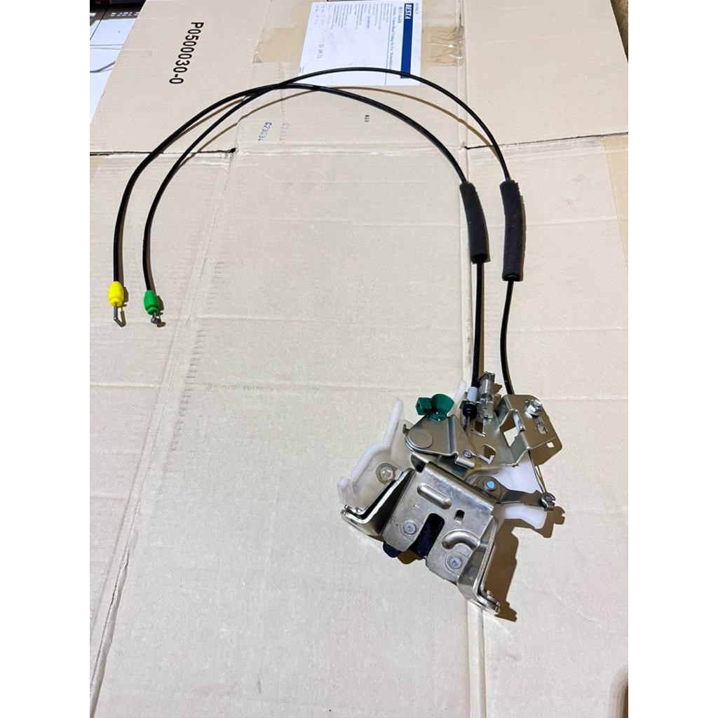 door lock pintu depan Toyota sienta original