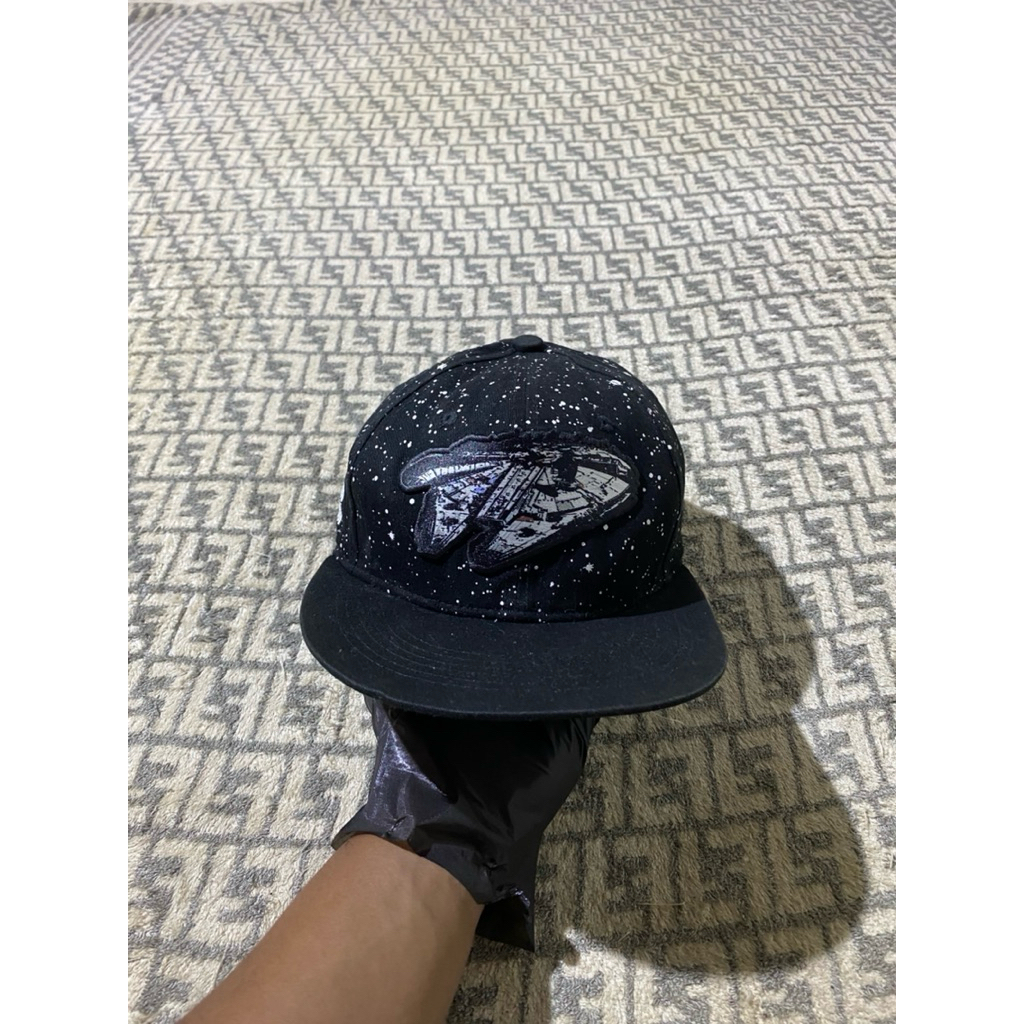 Topi Millenium Falcon Pallakaks