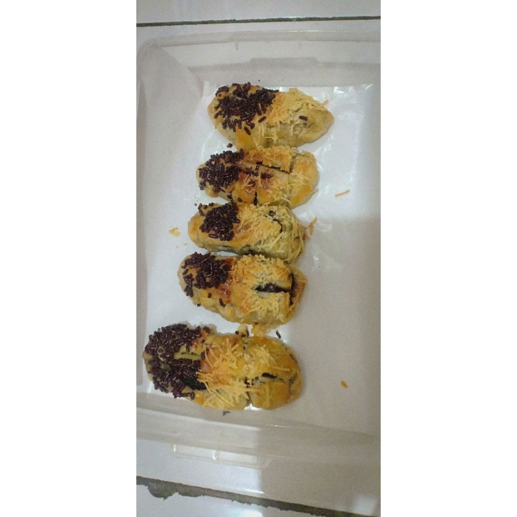 

Bolen Pisang Chococheese Lumer Isi 10 Pcs Fresh