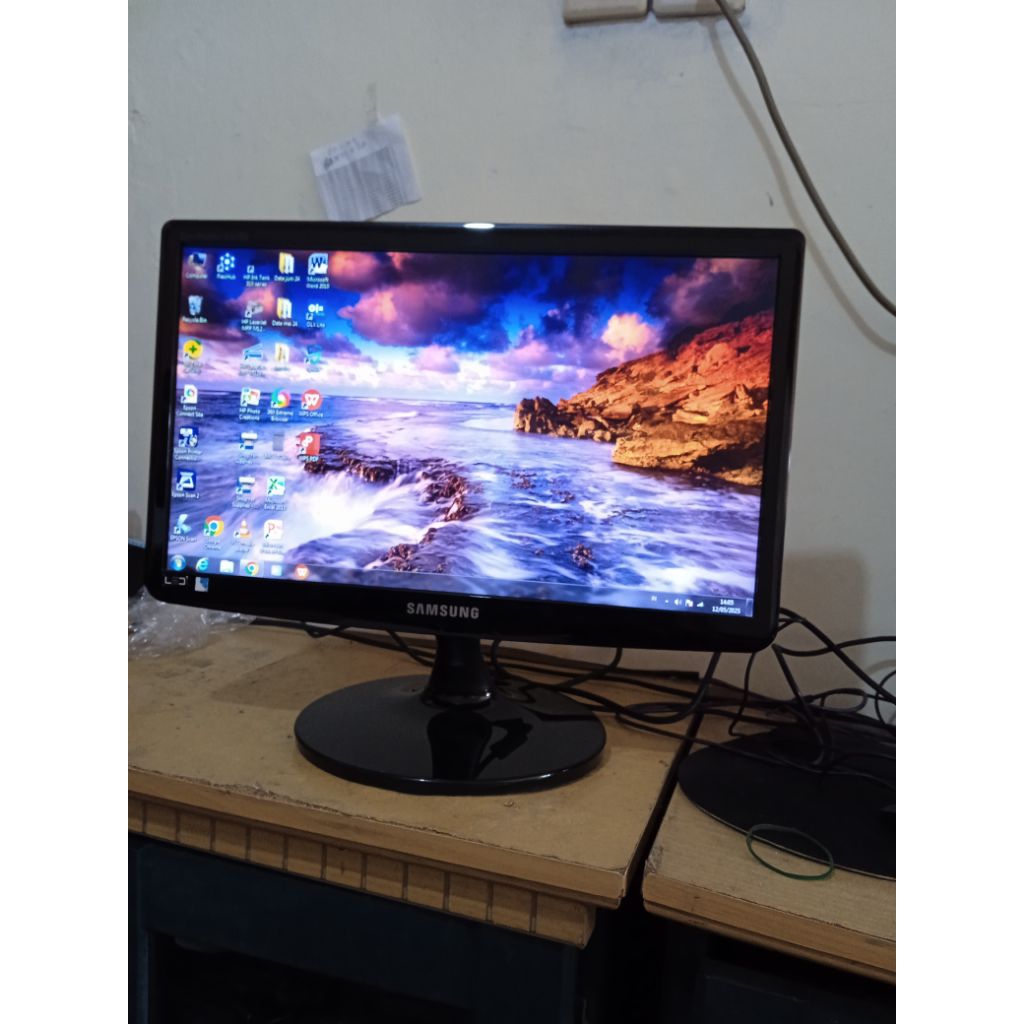 monitor samsung syncmaster SA100  19 inci