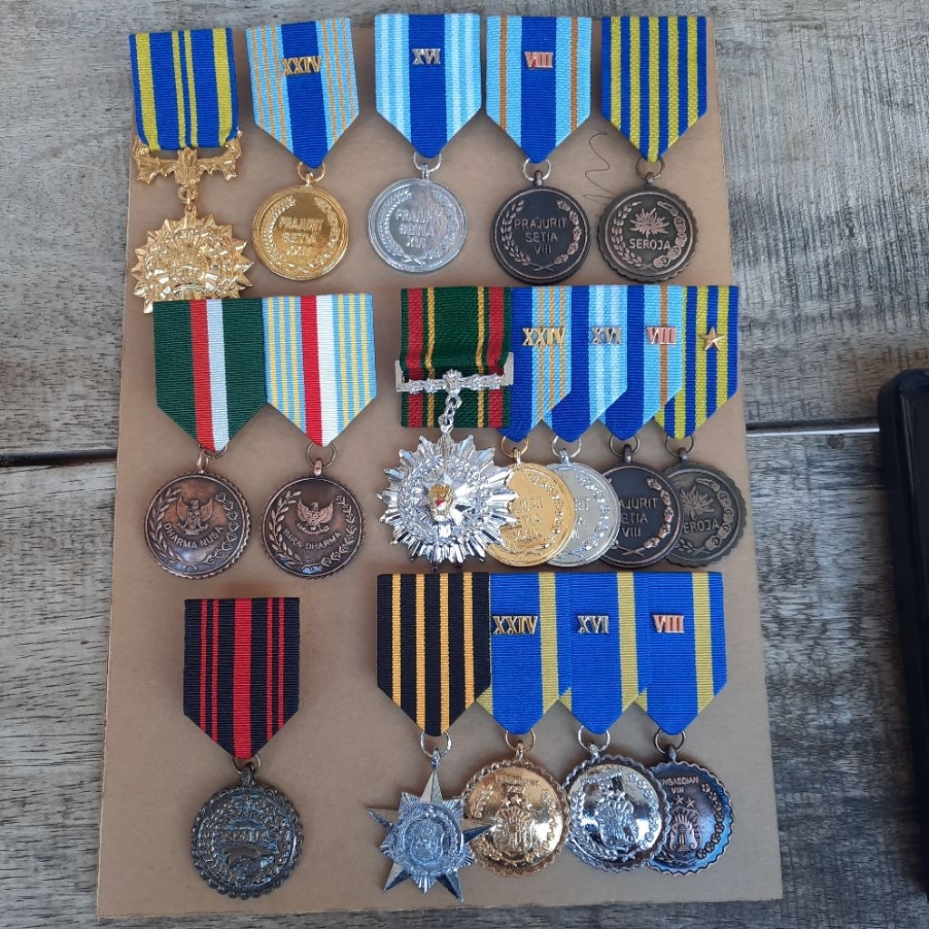 [NARARYA ID] Medali POLRI Mendali Besar Tanda Jasa Satya Lencana PDU Polisi Satyalancana Upacara