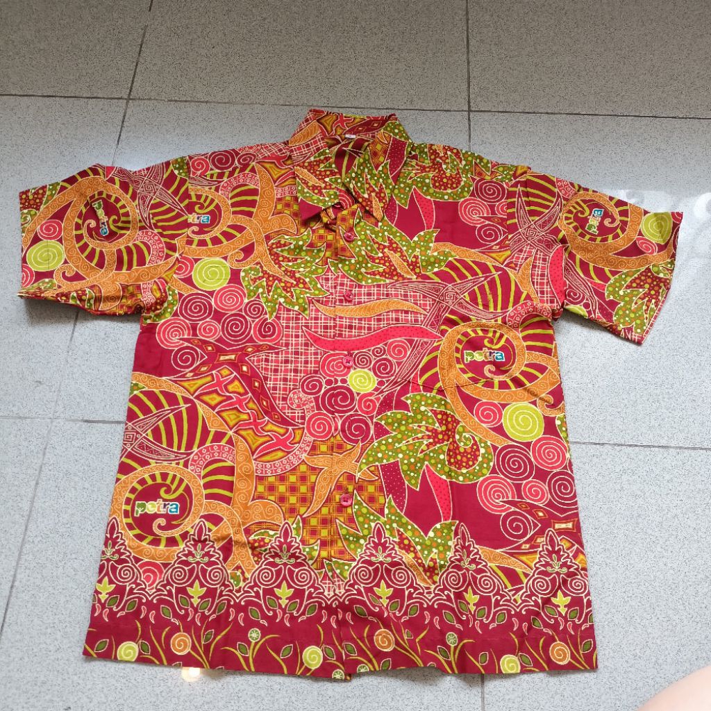Atasan kemeja batik seragam sekolah SD Petra unisex laki perempuan size 8 BARU