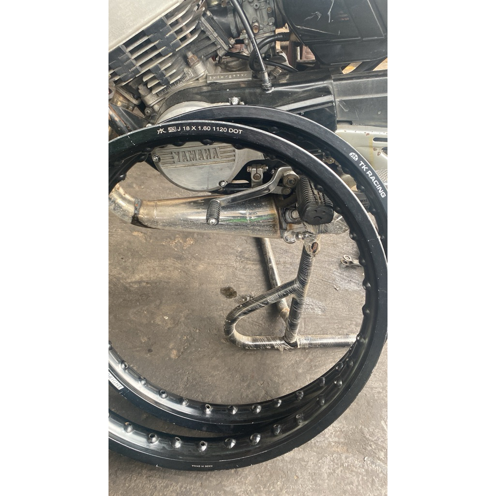 pelak atau aloy TK BRIGHT HITAM GLOSY, 18 x 160 satu buah (second)