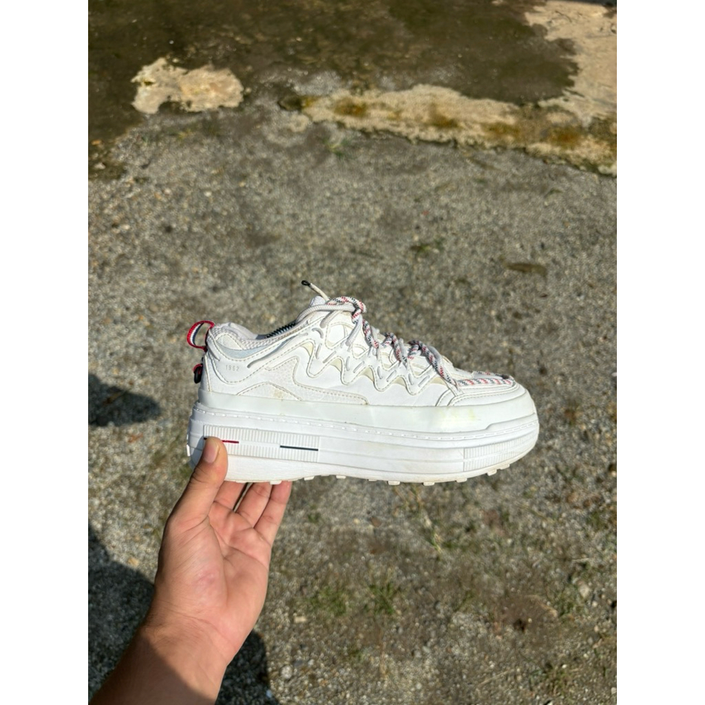 sepatu eider sneakers