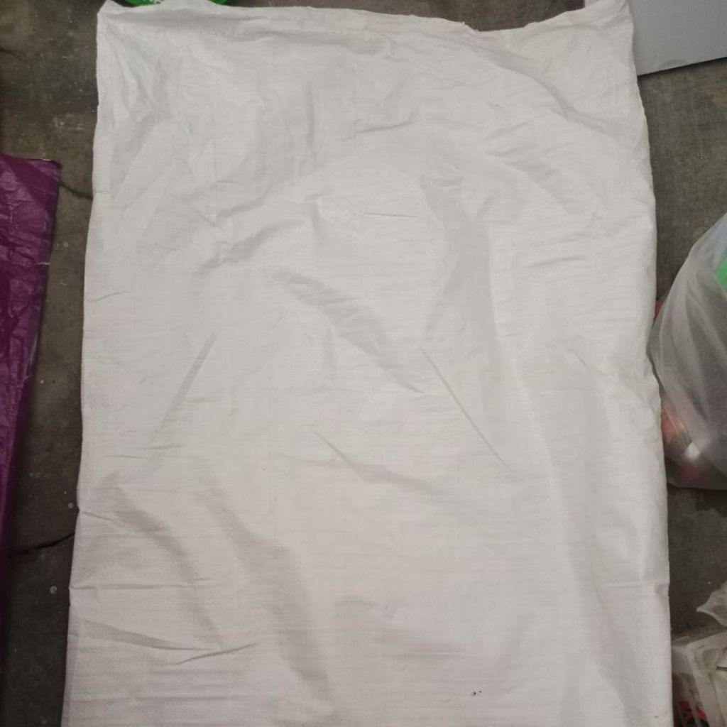 Karung plastik bekas
