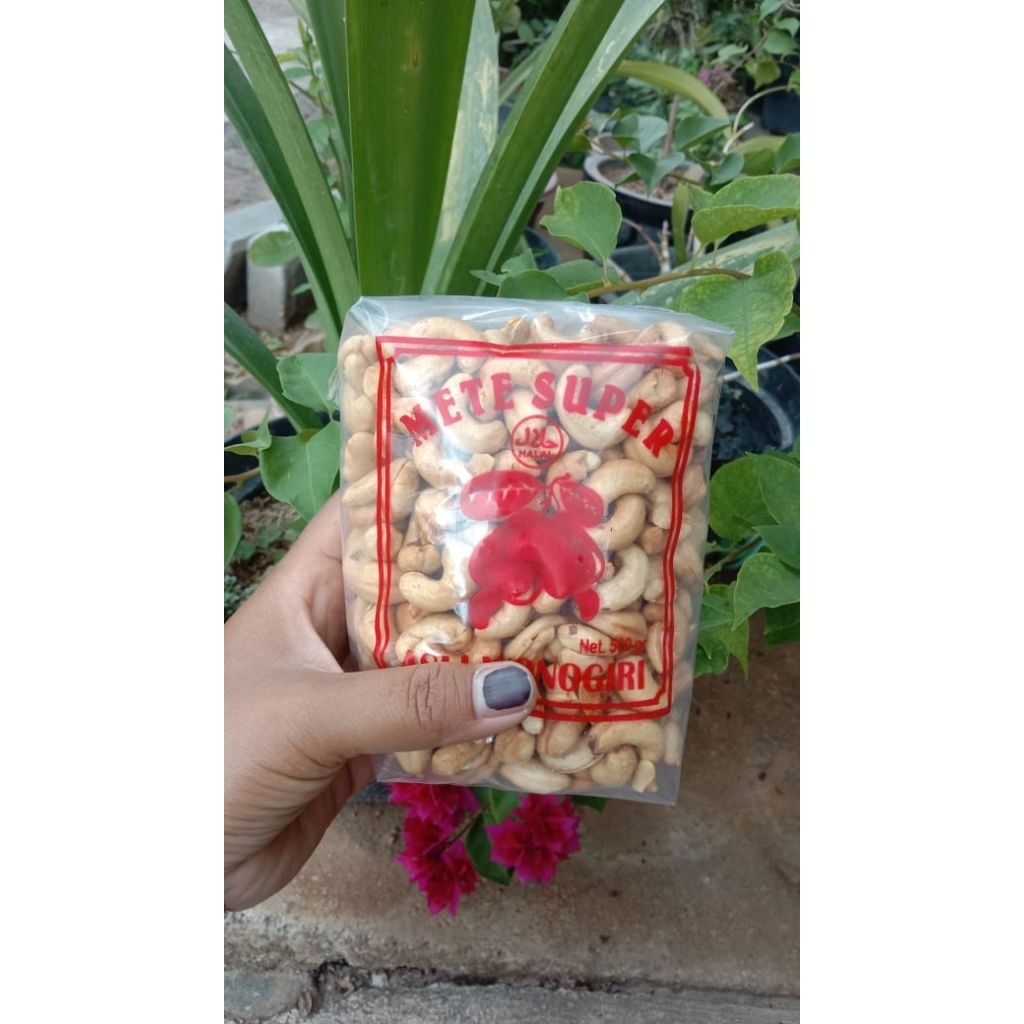 

kacang mete goreng rasa gurih bawang