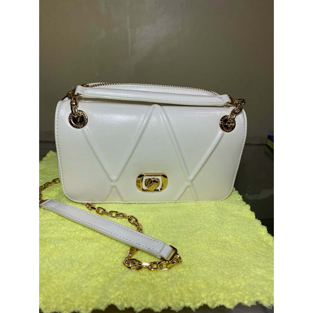 Tas putih merk pedro