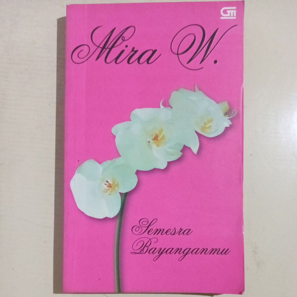 Novel Judul Semesra Bayanganmu.  Mira W