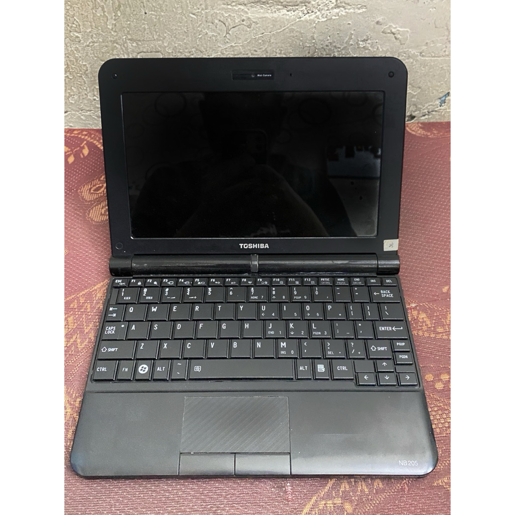 Preloved Toshiba NB205 Netbook Notebook Laptop