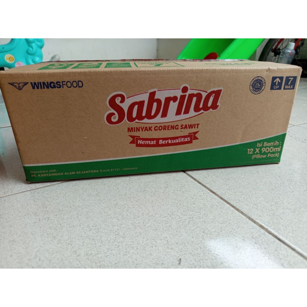 

minyak sabrina 1 karton isi 12