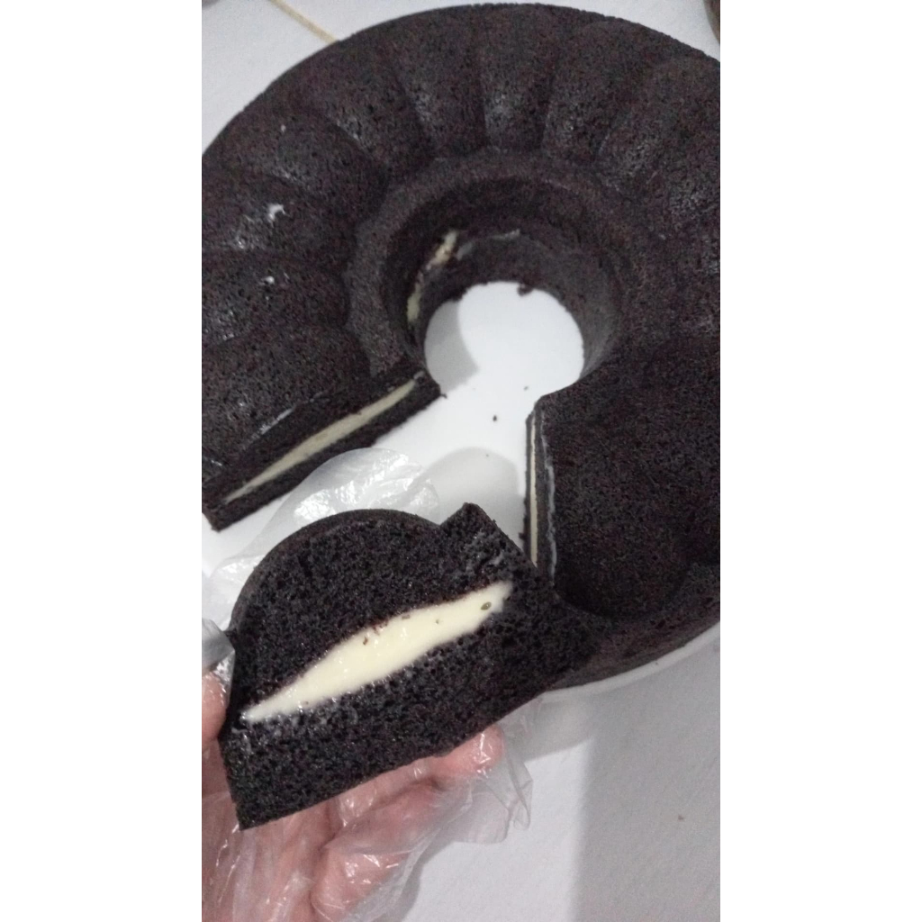 

Bolu Ketan Hitam Keju Lumer @cravemecake_bydalfa