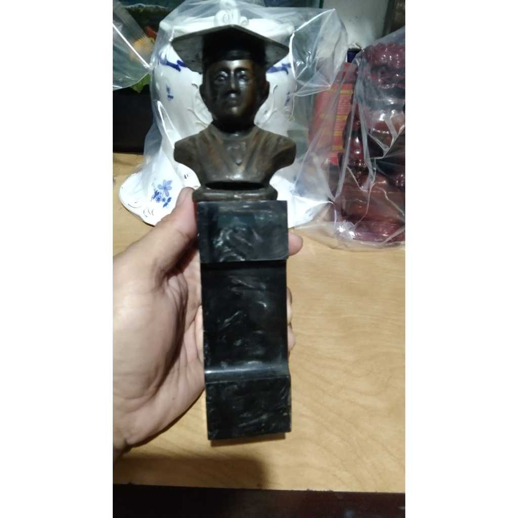 Patung Perunggu Wisuda Kuno Jadul Antik