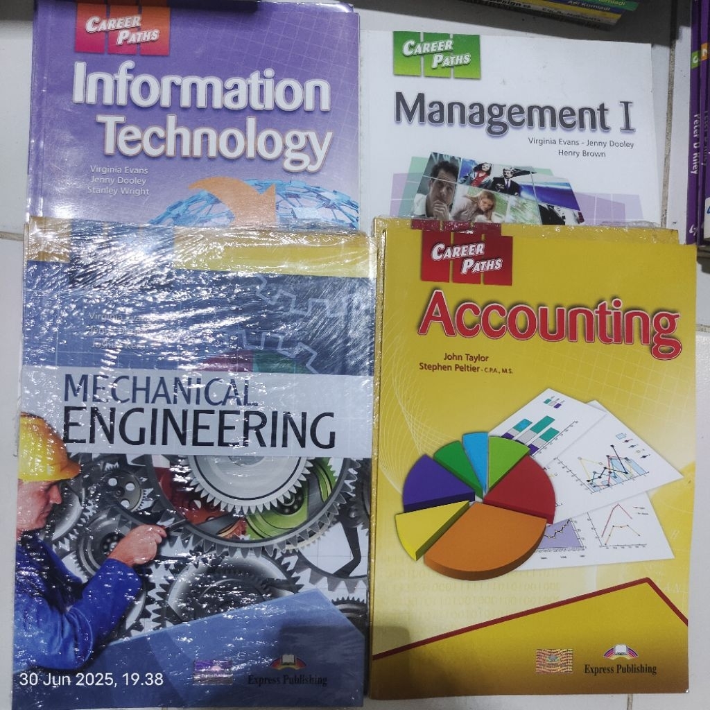 BUKU CAREER PATHS MANAGEMENT -INFORMATION TECHNOLOGY -ACCOUNTING -MECHANICAL ENGINEERING STUDENTS BO