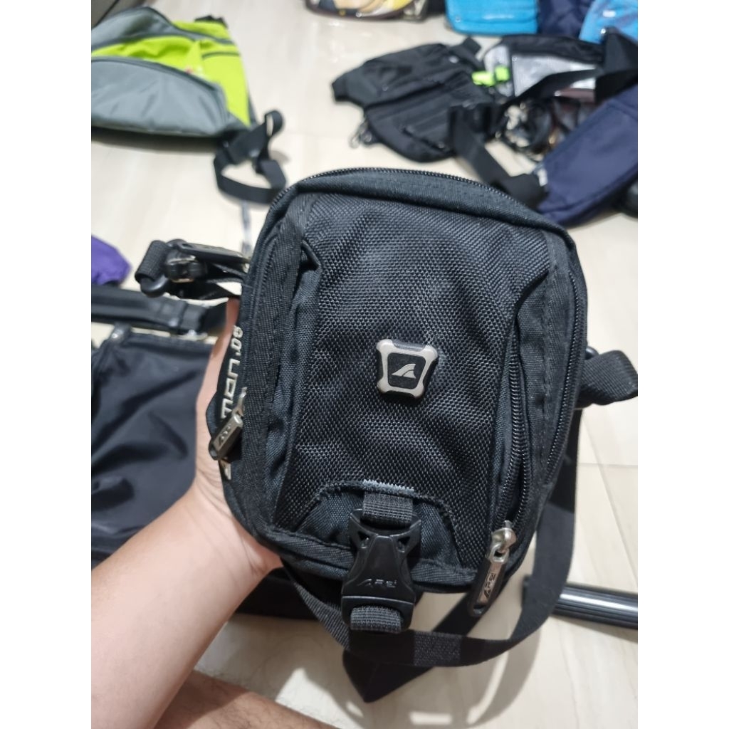 tas selempang pria arei
