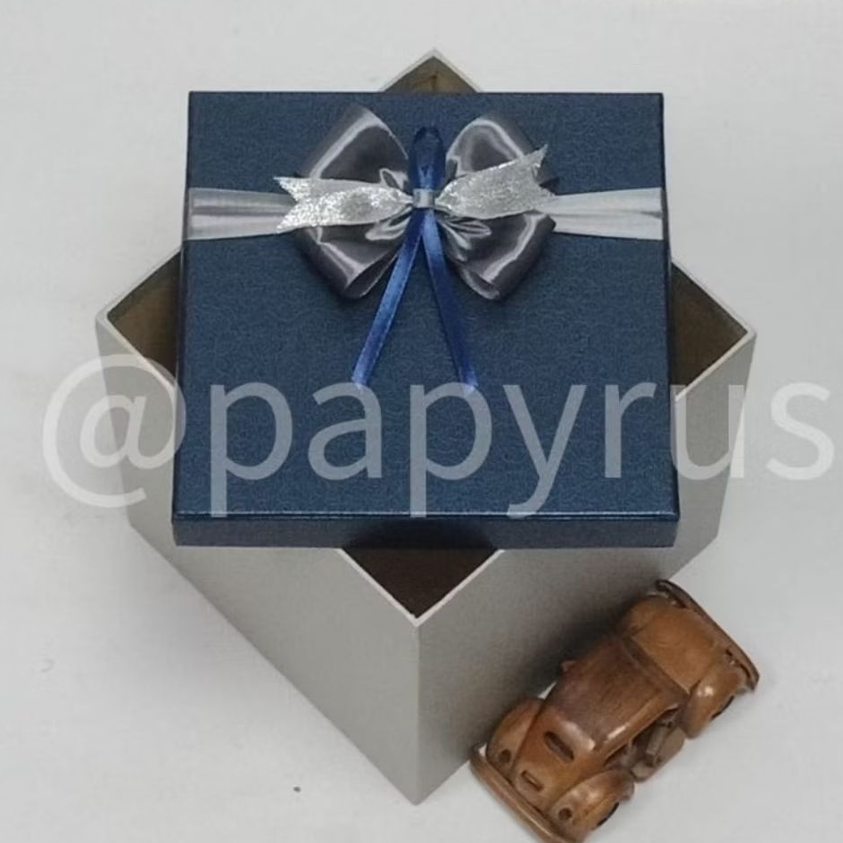 

PAPYRUS Kombinasi 20x20 Tinggi 20cm Kotak Kado Gift Box V2