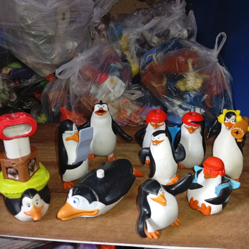 happy meal toys pinguin of madagascar full set