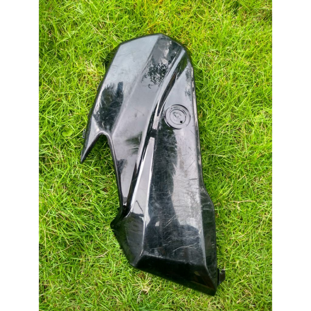 BODY COWLING /BODI SAYAP DEPAN KIRI NMAX NEO / TURBO HITAM / PUTIH ORIGINAL YGP BLS-F8351